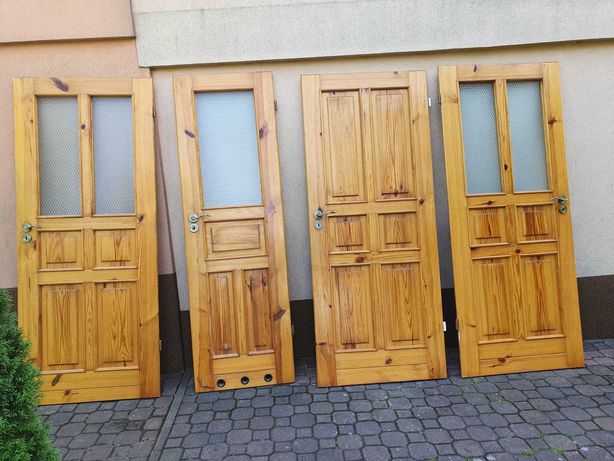 Drzwi wewnętrzne drewniane-sosnowe