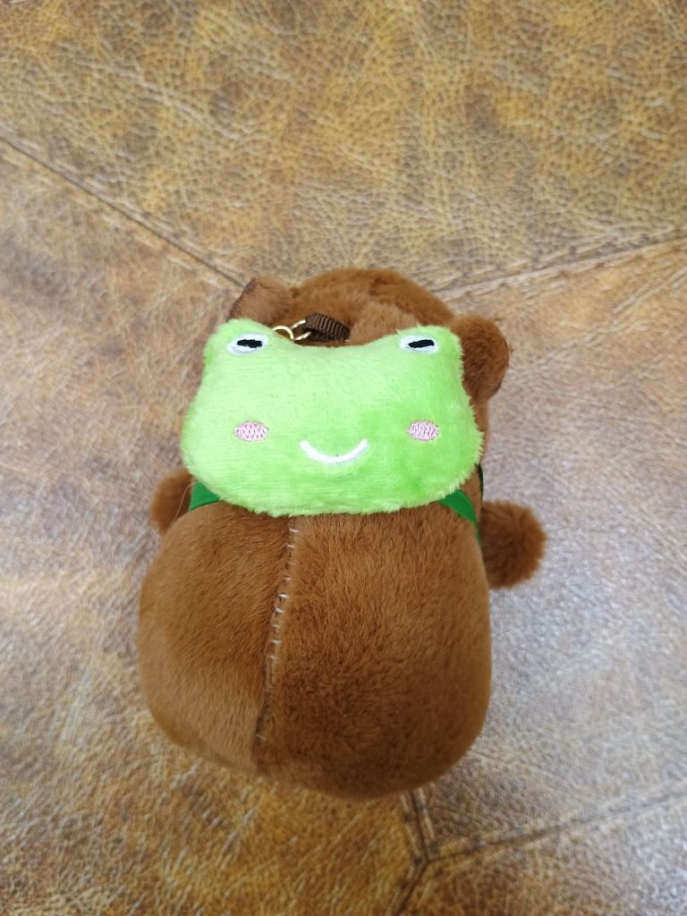 Zawieszka Pluszowa Kapibara z Żabim Plecakiem Cute 15cm