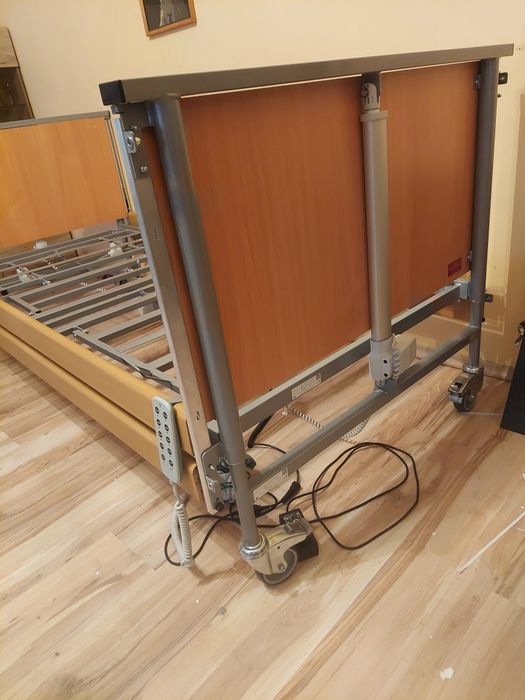Łóżko rehabilitacyjne elektryczne, regulowane w kilku płaszczyznach