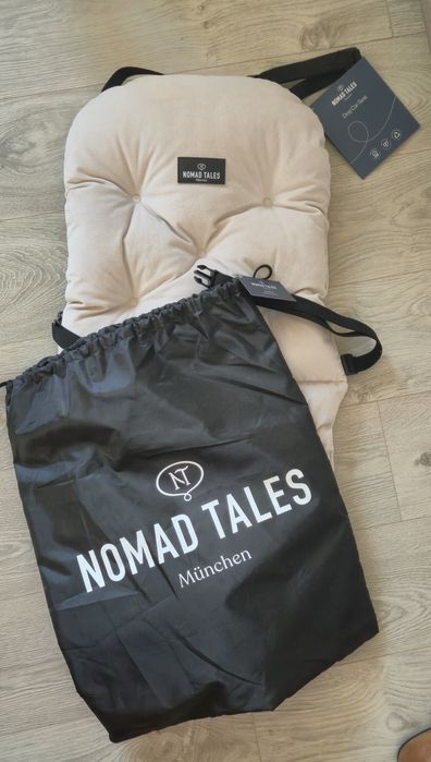 Nomad Tales Blush nakladka na fotel dla psa do samochodu.