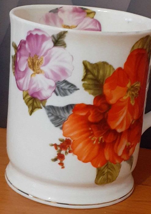 Чашка. Костяной фарфор.