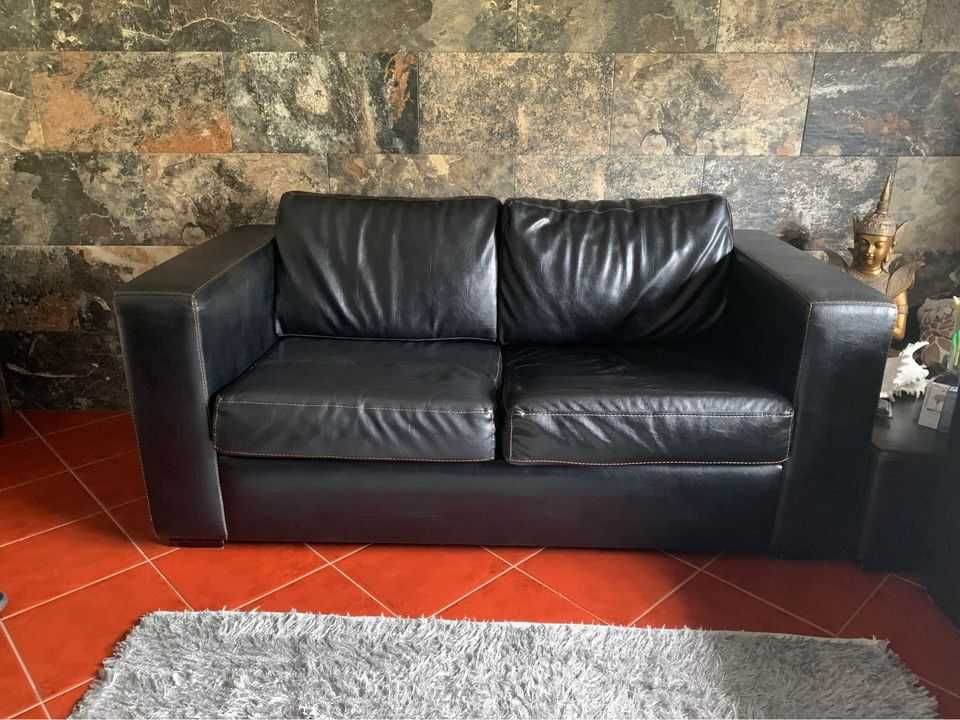 conjunto Sofa + mesa em pele sintética preta
