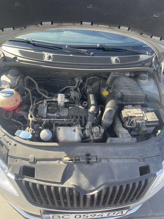 Автомобіль skoda roomster