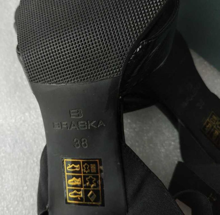 Женские босоножки лакированные. Жіночі босоніжки лаковані