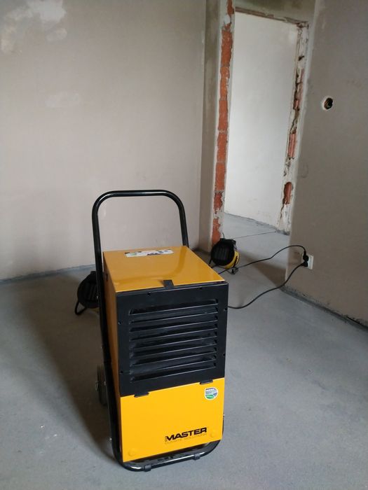 Osuszacz powietrza wynajem pochłaniacz wilgoci osuszanie po zalaniu