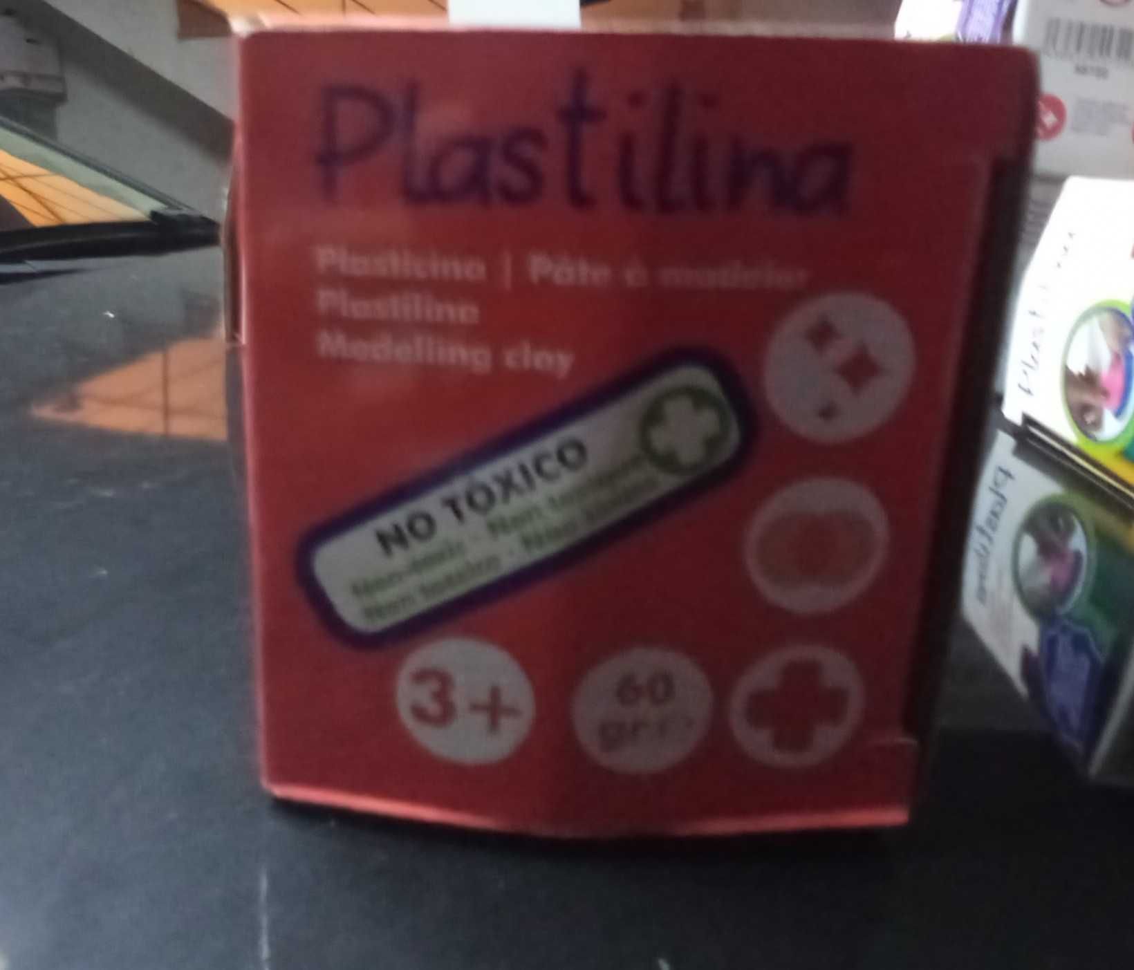 6 caixas plasticina