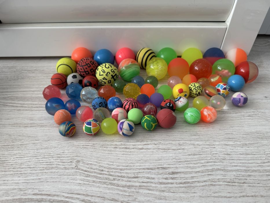 Pileczki kauczukowe male i duze 65 sztuk