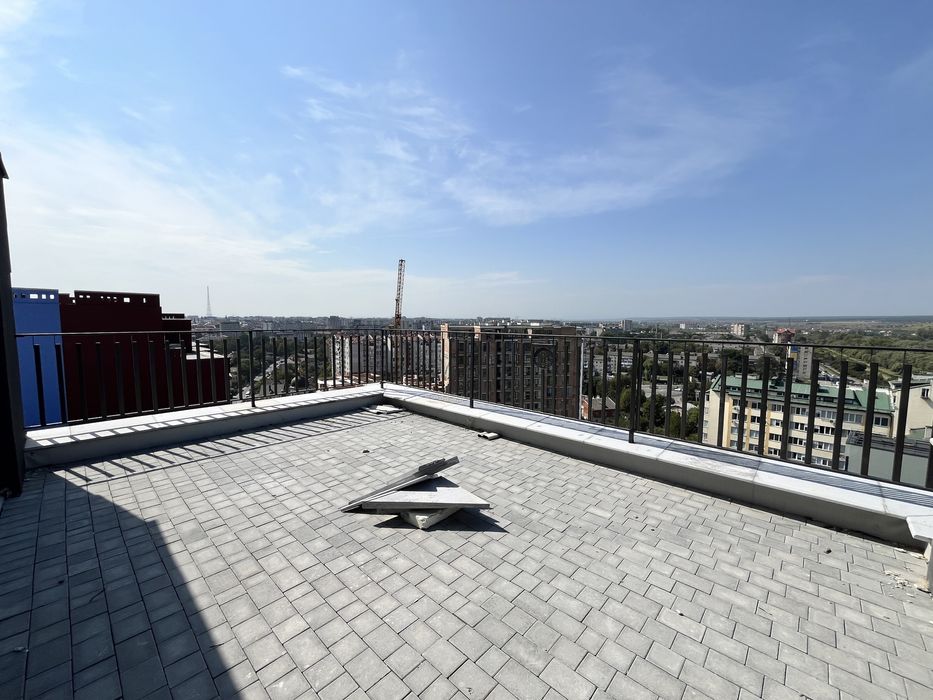 Продам Здану Дворівневу квартиру з терасою з видом на Гори та Центр