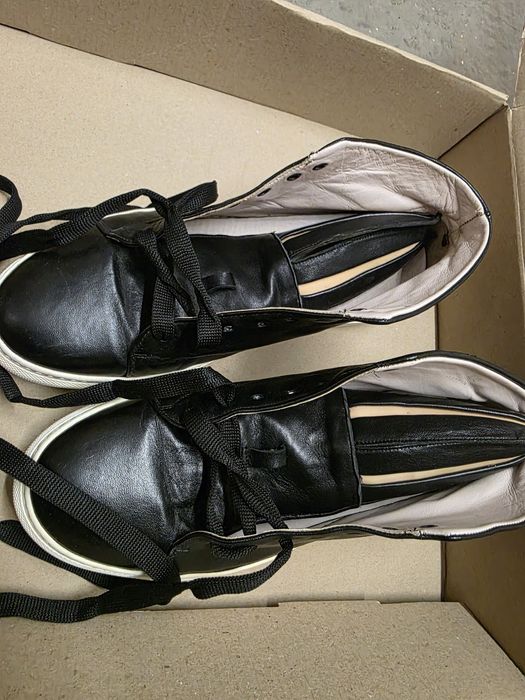 Продам кроссовки Minna Parika!