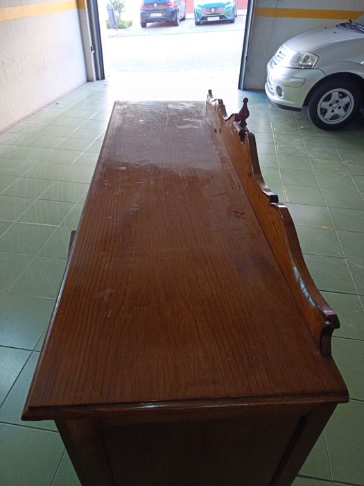 Aparador antigo em Madeira Maciça