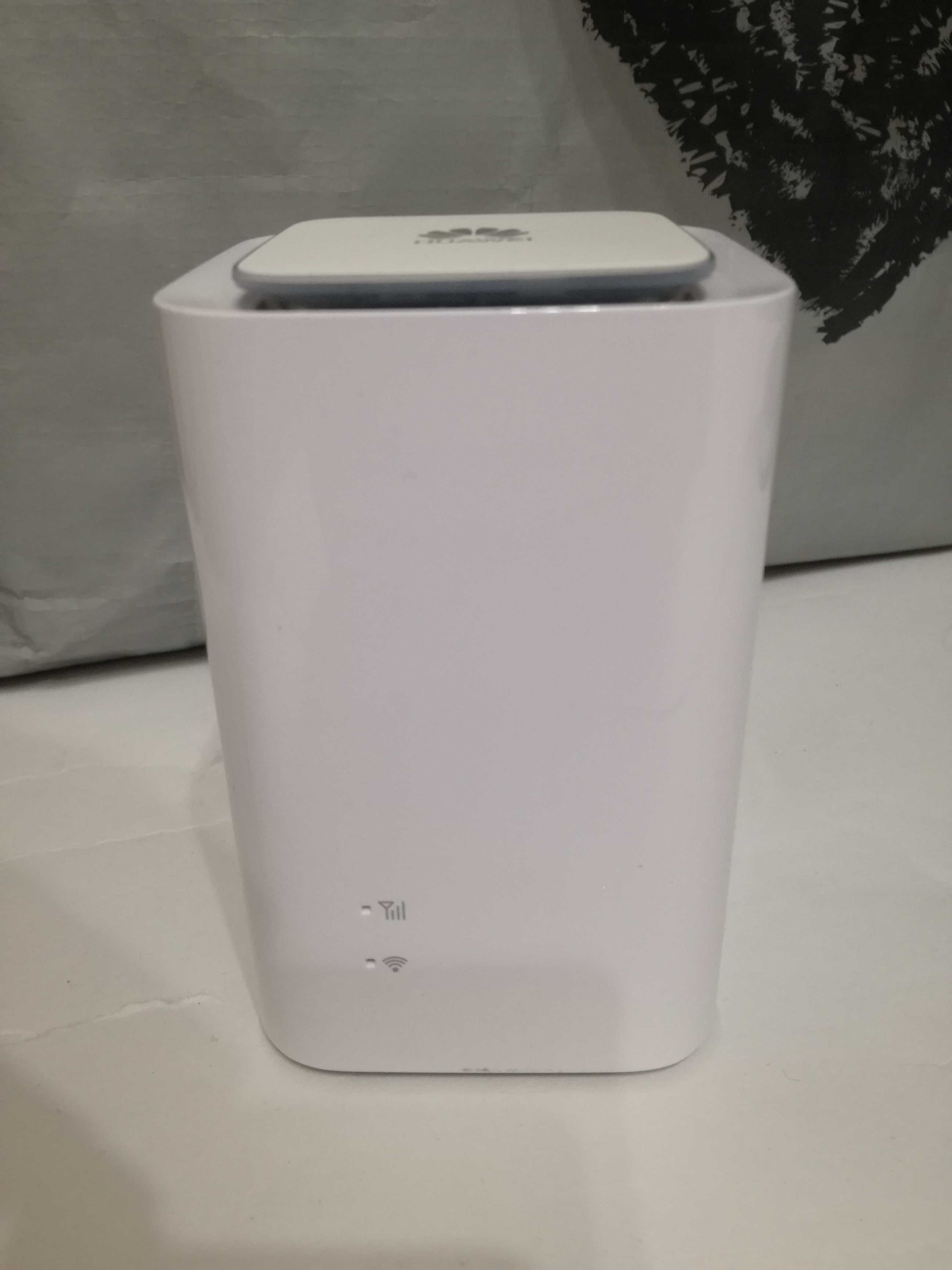 WiFi роутер huawei lte cube e5180