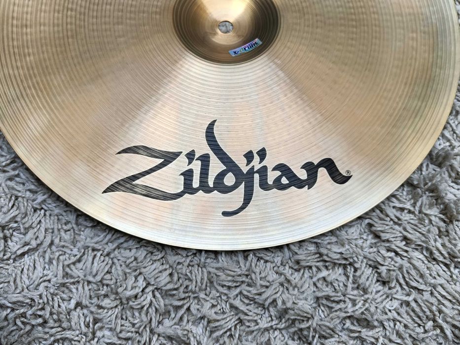 Talerz perkusyjny ZILDJIAN A AVEDIS FAST CRASH 16"