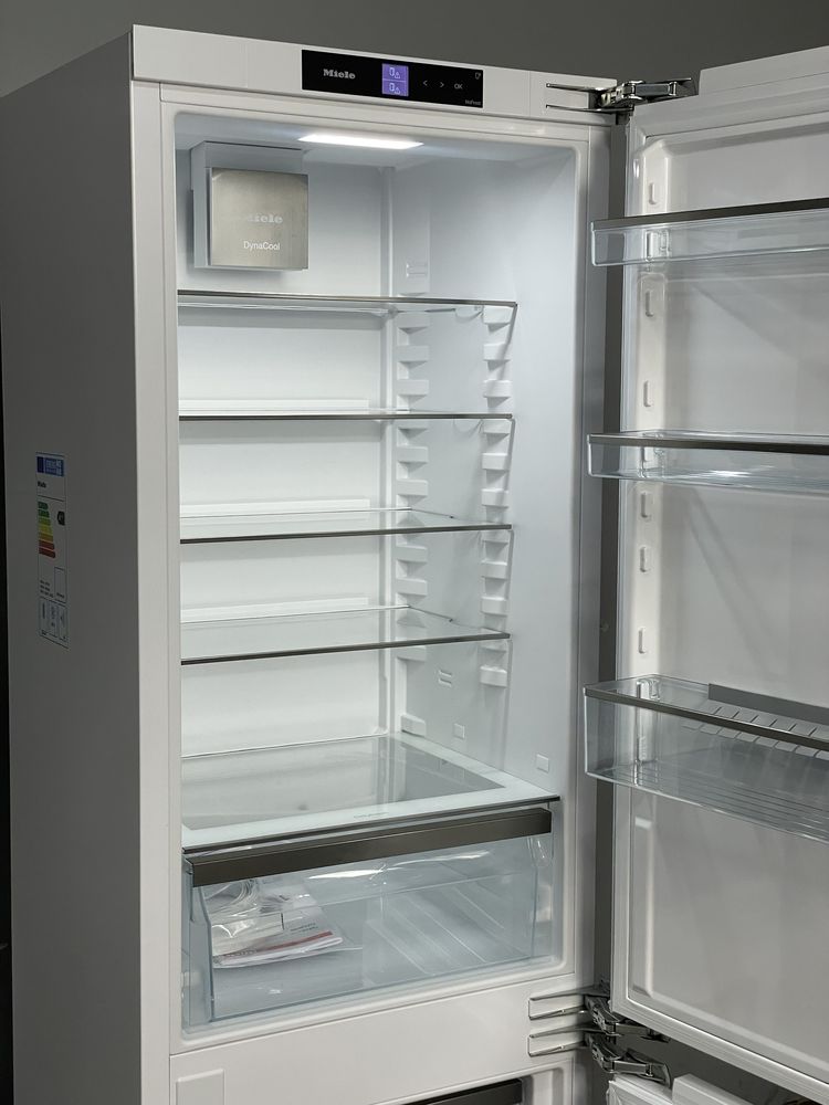 Premium Вбудований холодильник Miele KFN 7734