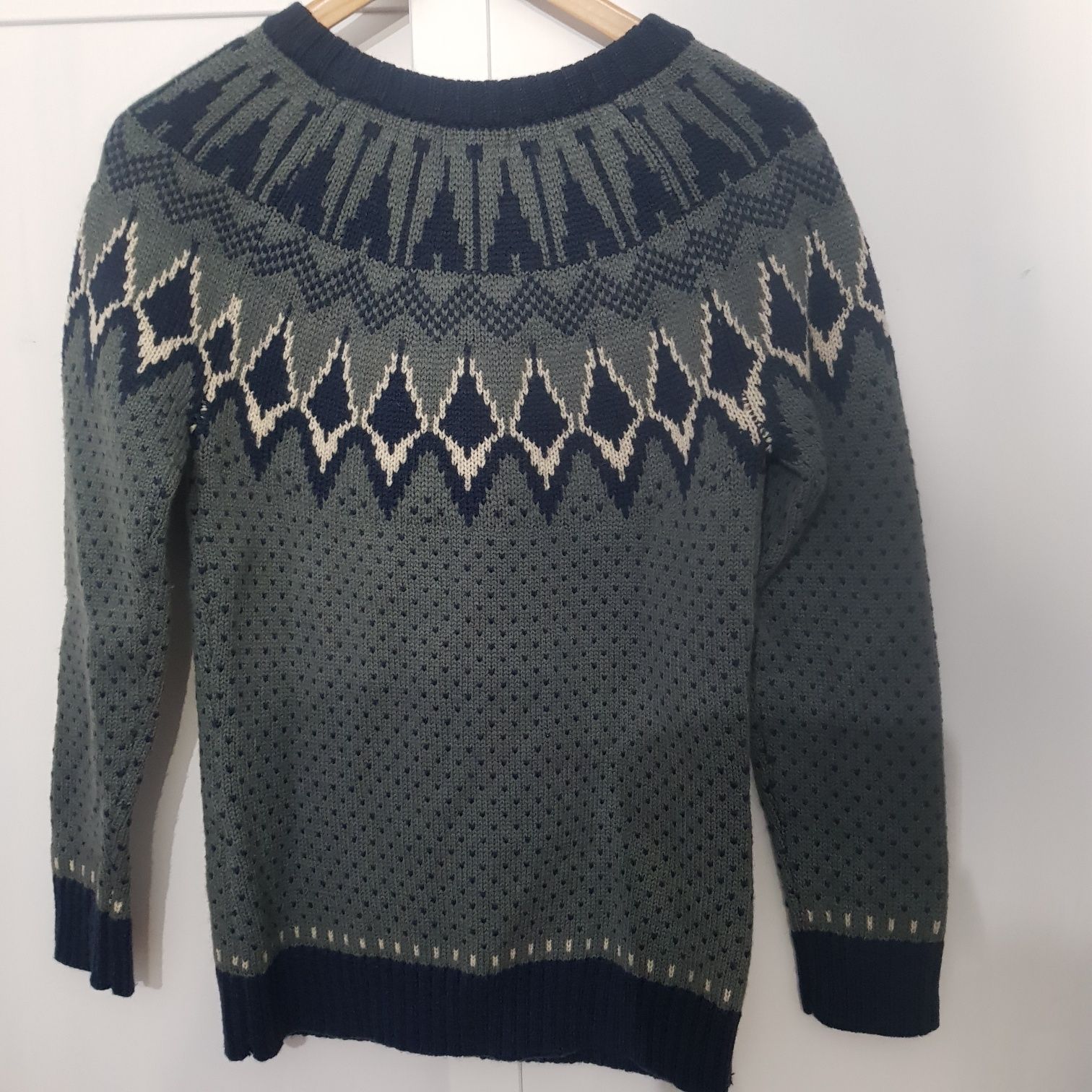 Sweter damski we wzory