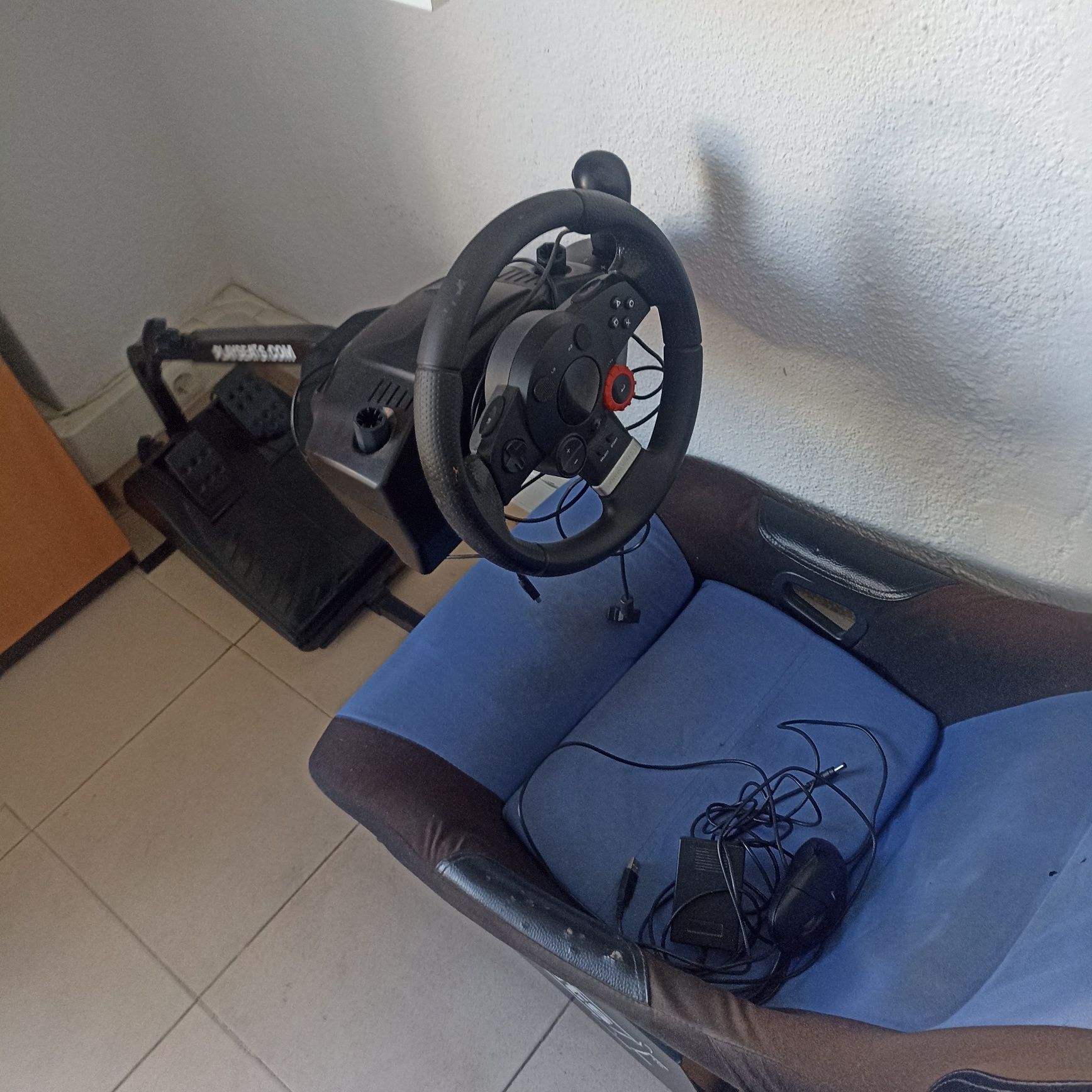 Baket com volante e pedais