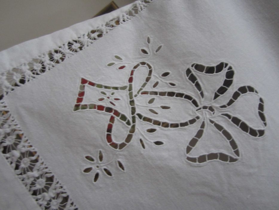 Lindíssima Toalha em Linho Puro Antiga