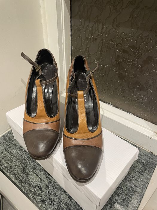 Jesienne pantofle zapinane na kostce