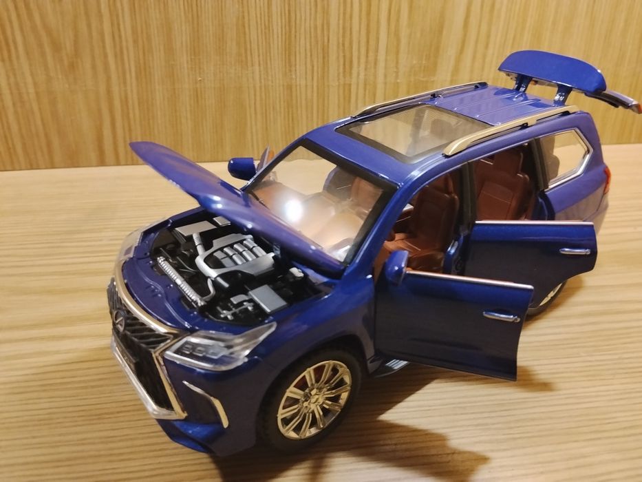 Коллекционная модель Lexus LX 570 1:24 автоэксперт Лексус металл свет