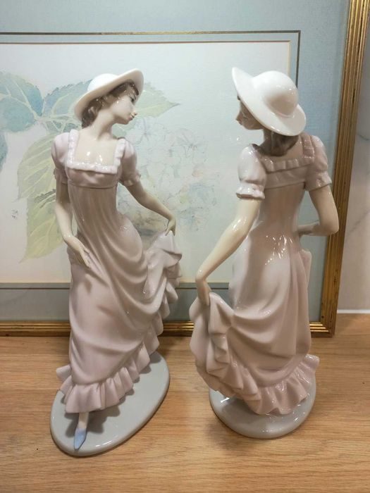 Две фарфоровые статуэтки от NAO Lladro, высота 30 см.