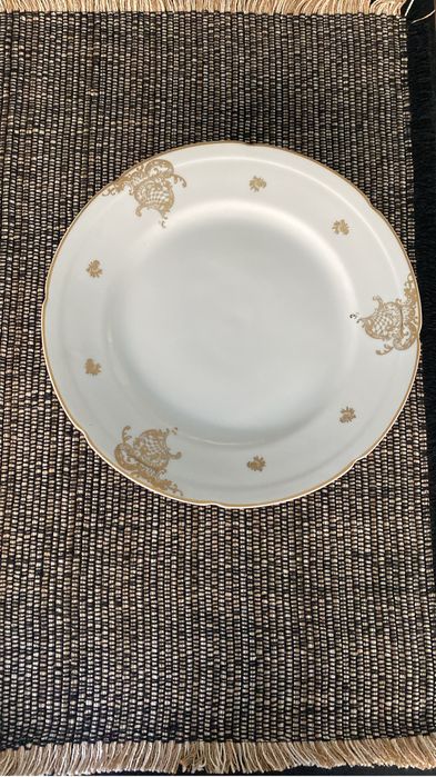 Servico de jantar pintado a ouro “Candal”