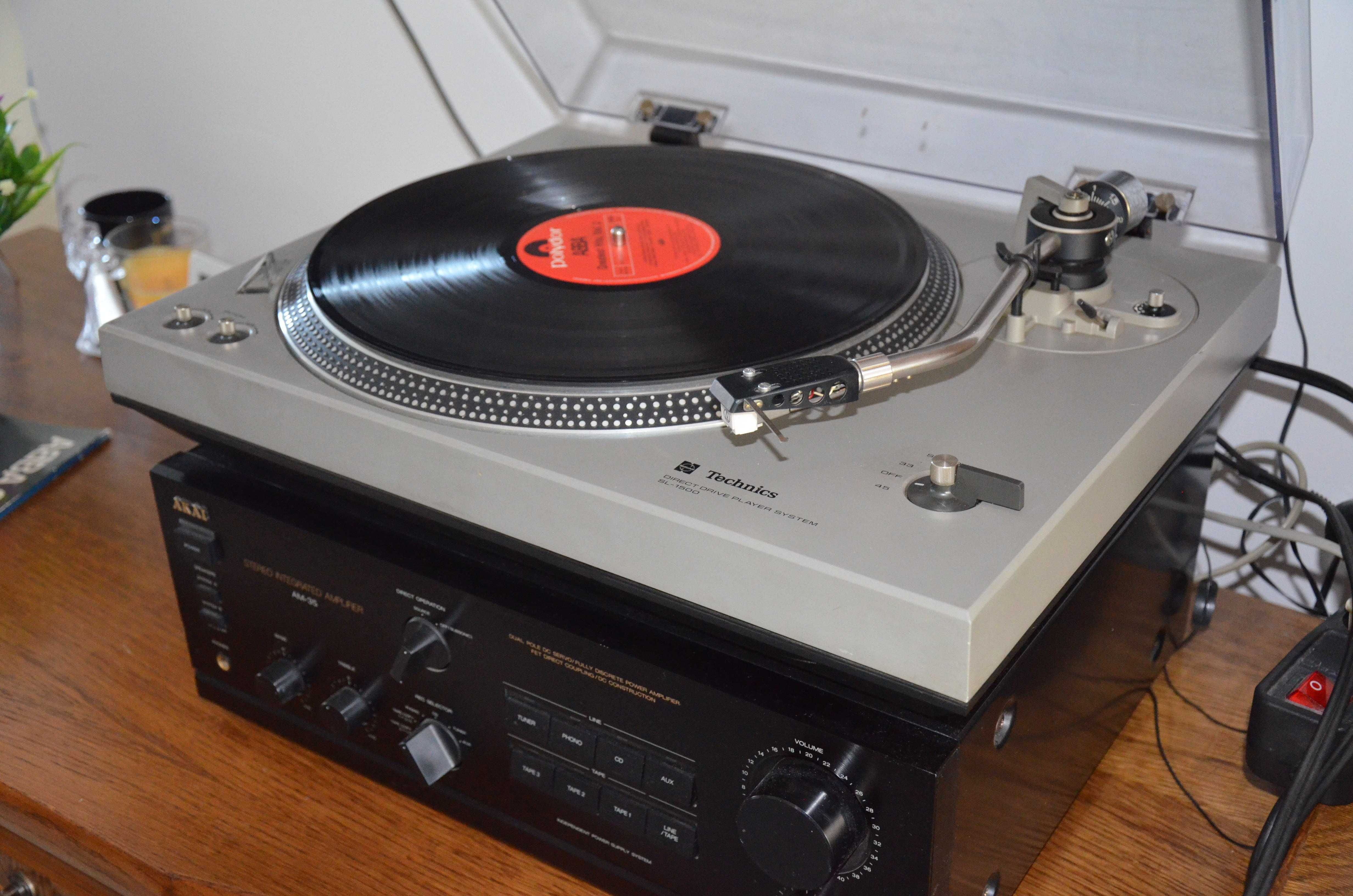 Gramofon Technics SL-1500