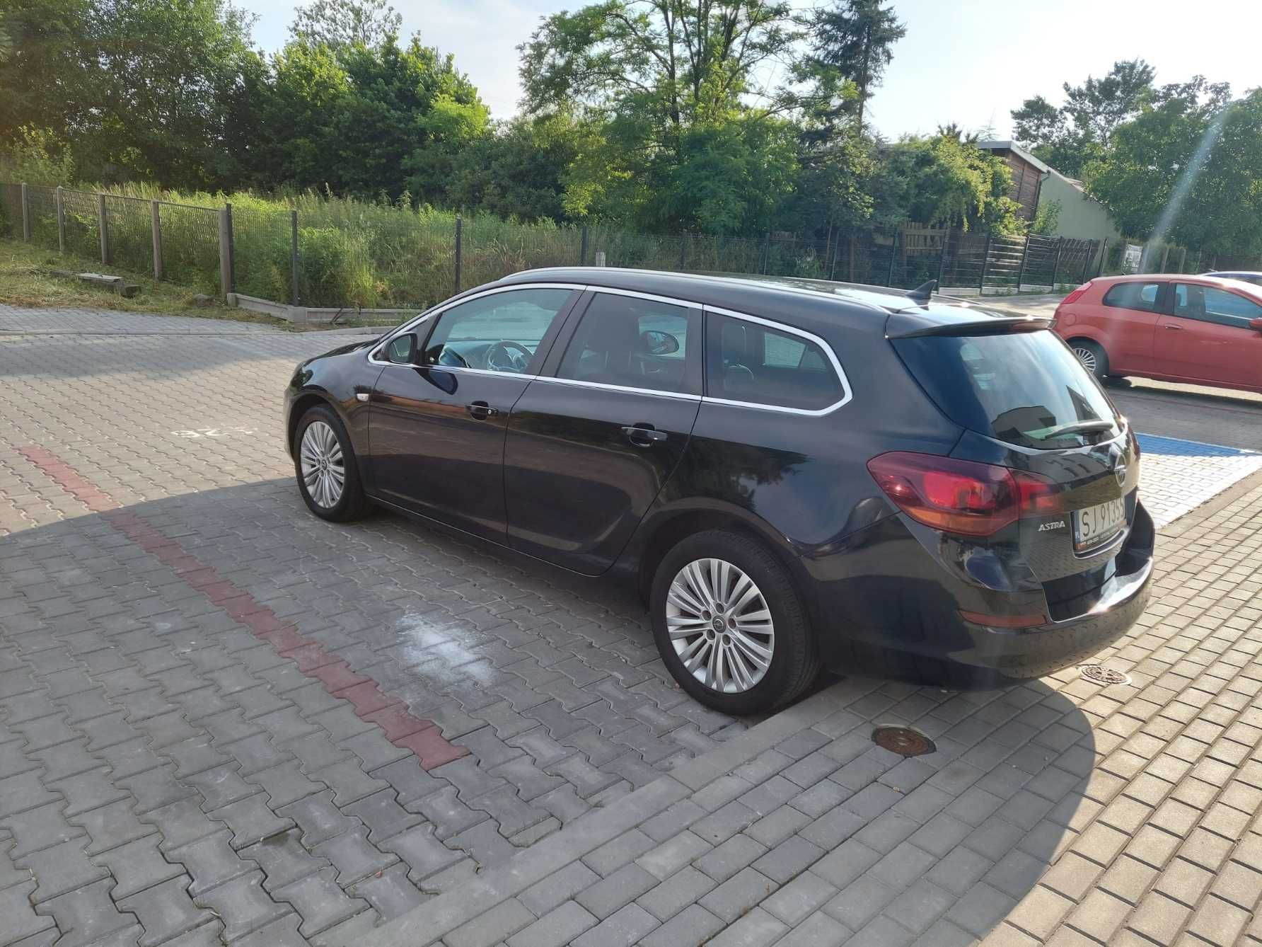 Opel Astra J 1.7 CDTI Sports Tourer 2011r.