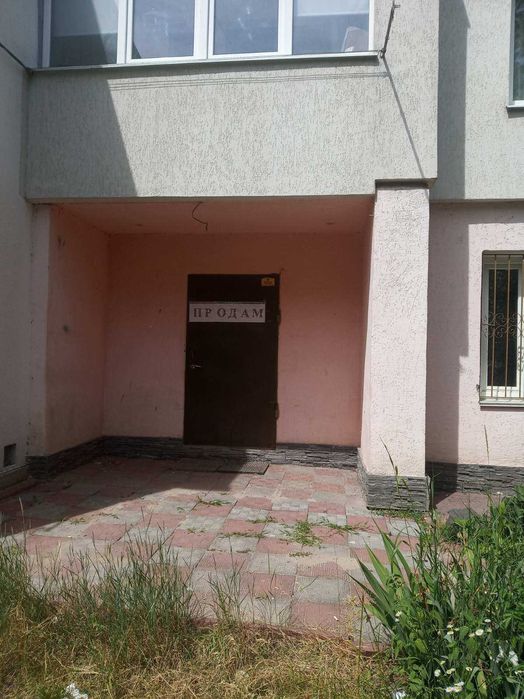 2 кімнатна квартира на Виставці. 50м.кв.
