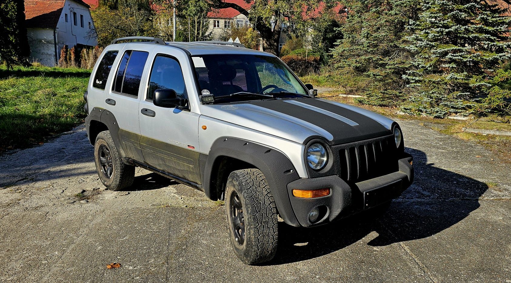 Jeep Cherokee 2,8crd 4x4 skóra kilka gotowy do jazdy pomalowany raptor