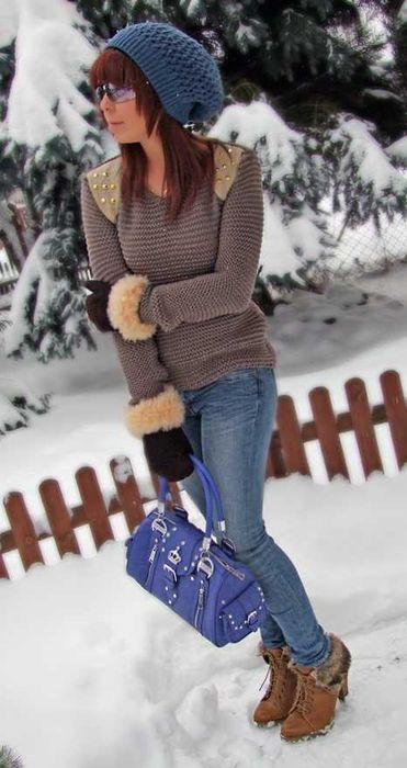 Sweterek z ćwiekami mocca