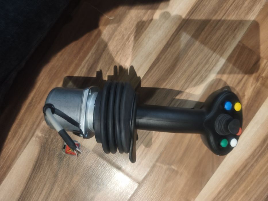 Joystick do maszyn budowlanych
