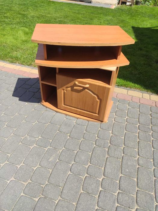 Szafka pod telewizor, z obracanym blatem i półkami, używana