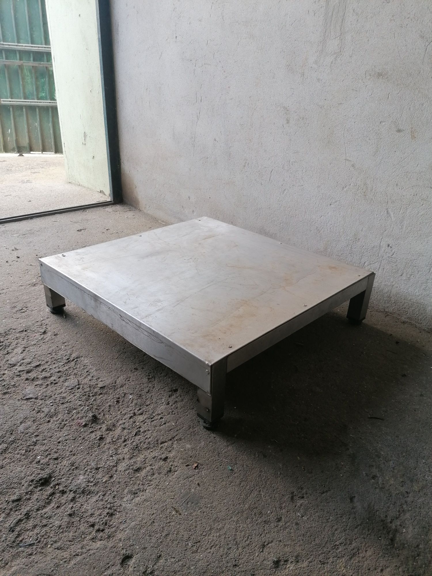 Base em inox em bom estado