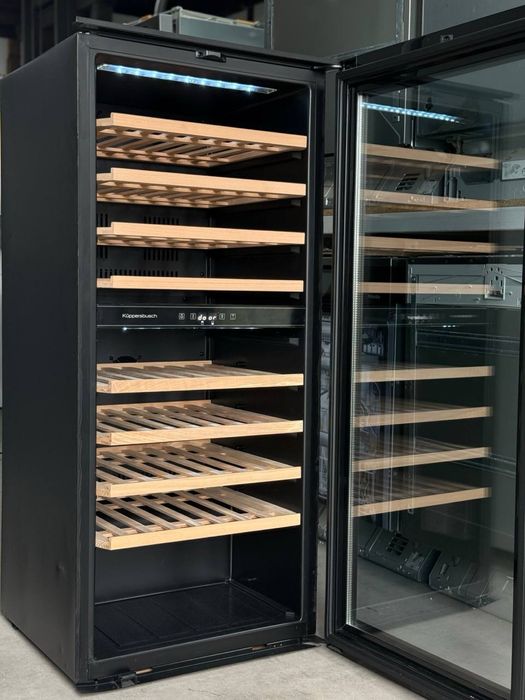 Топ винна шафа FWK4800.0S – 2 зони охолодження, LED, дерев’яні полиці!