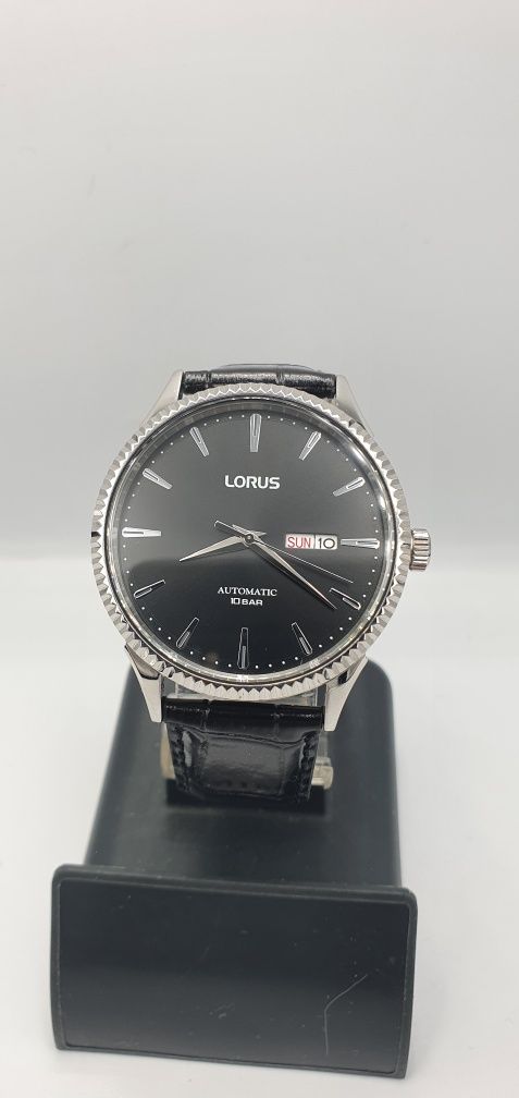 Lorus Classic Automatic - karbowany bezel
