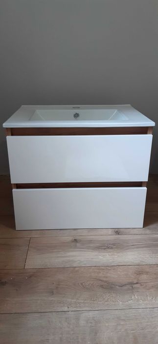 Szafka z umywalką szer.60 cm  gotowa juz złożona.