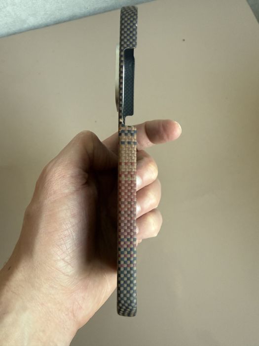 Продам оригинальный чехол Pitaka для iphone 16 pro max