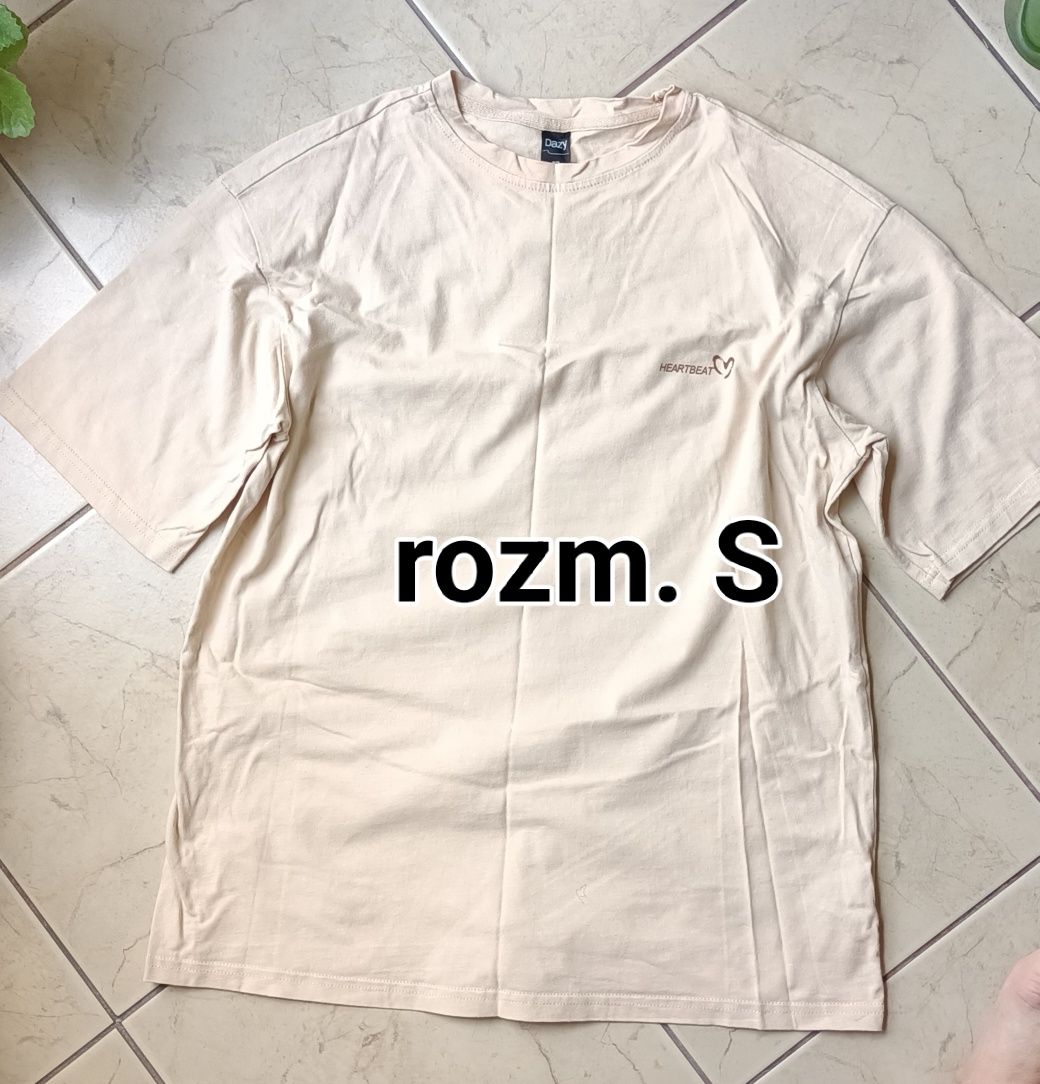 Beżowy t-shirt z nadrukiem serce rozm. S 36