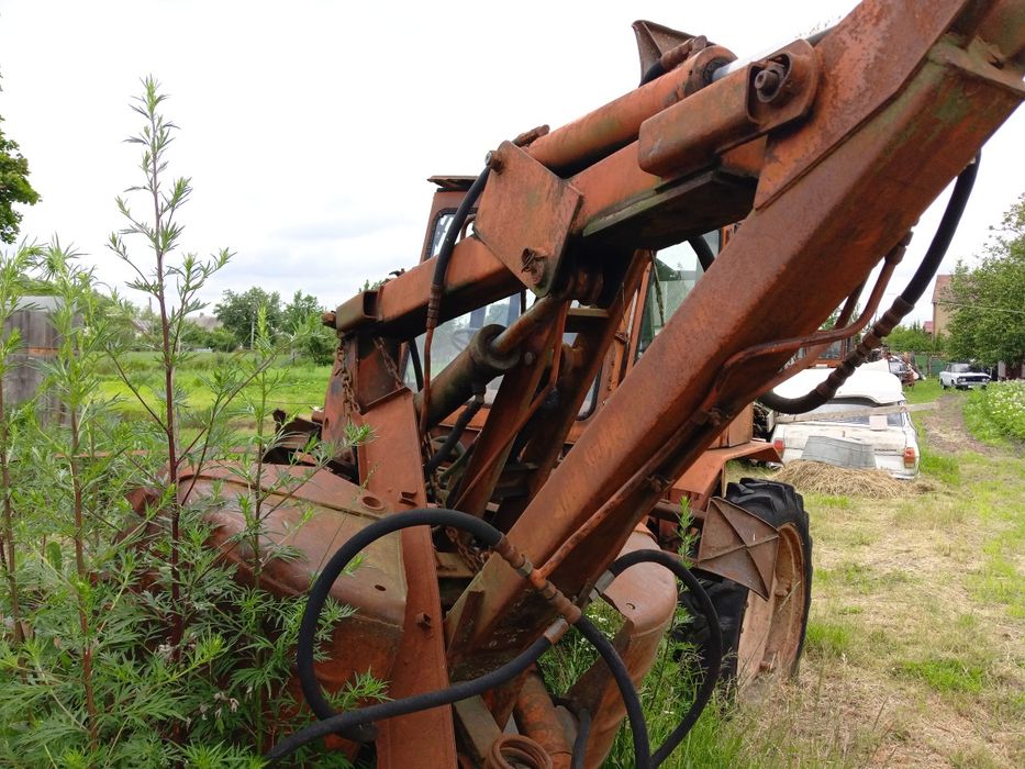 Трактор ШАСИ Т -16 +погрузщик Т-16