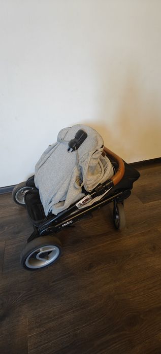 Pancerna spacerówka Mutsy Nexo ze śpiworem na zimę  i gratis.