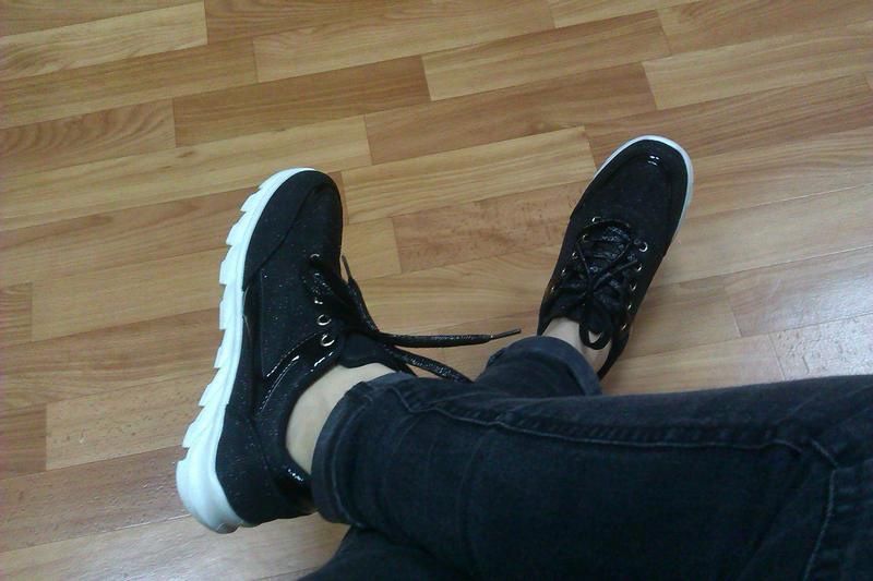 Кросівки кросовки текстиль чорні біла підошва