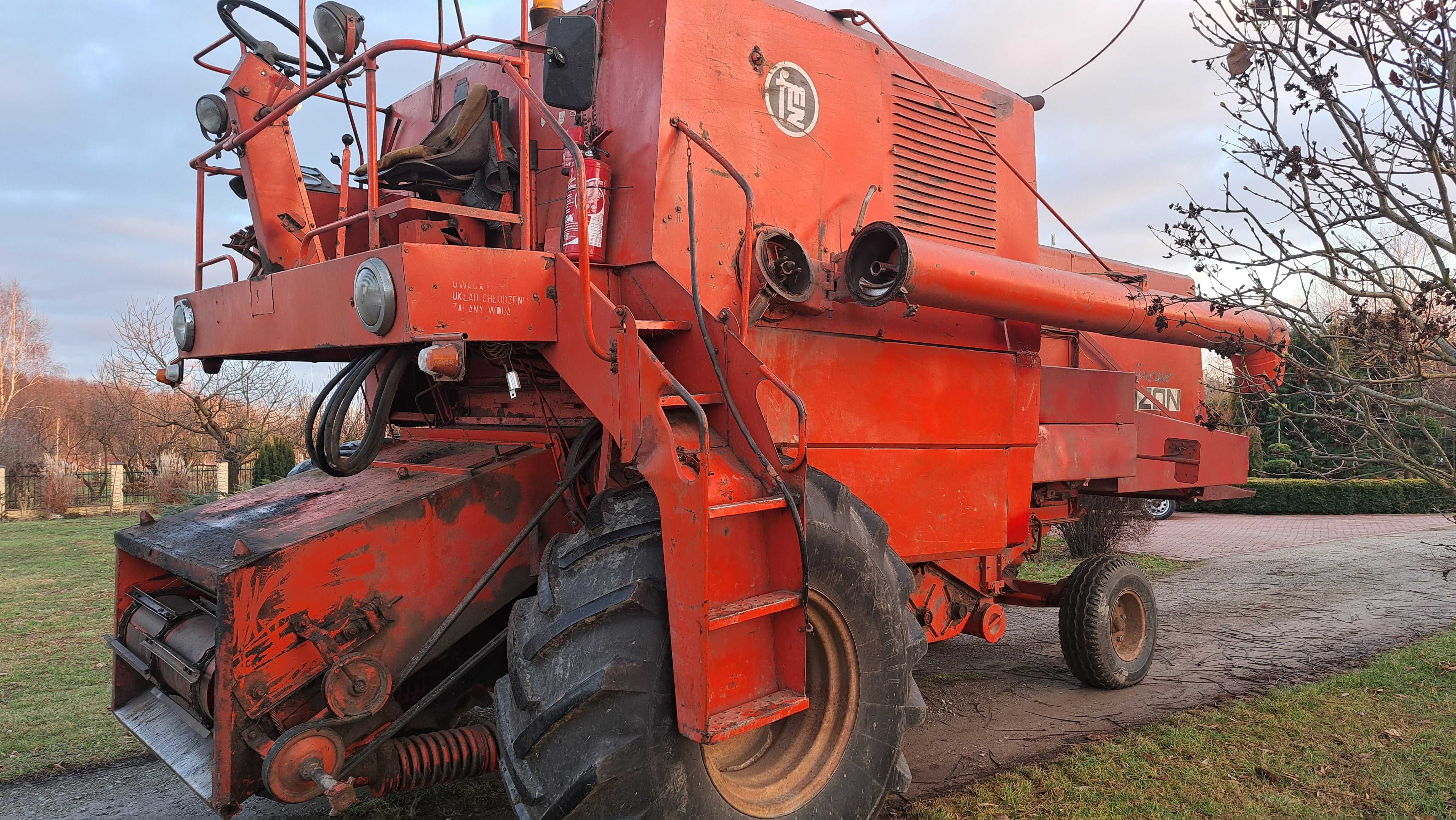Kombajn Bizon Z056