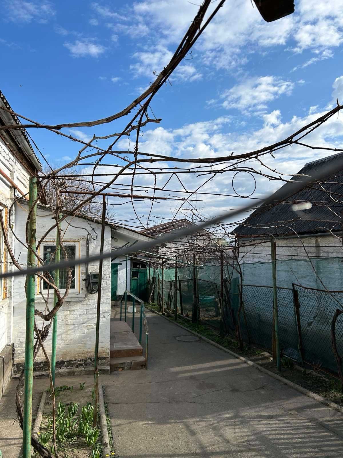 Продам 1/2 домовладения - ул. Станичная-р-н Гагарина, въезд и гараж!