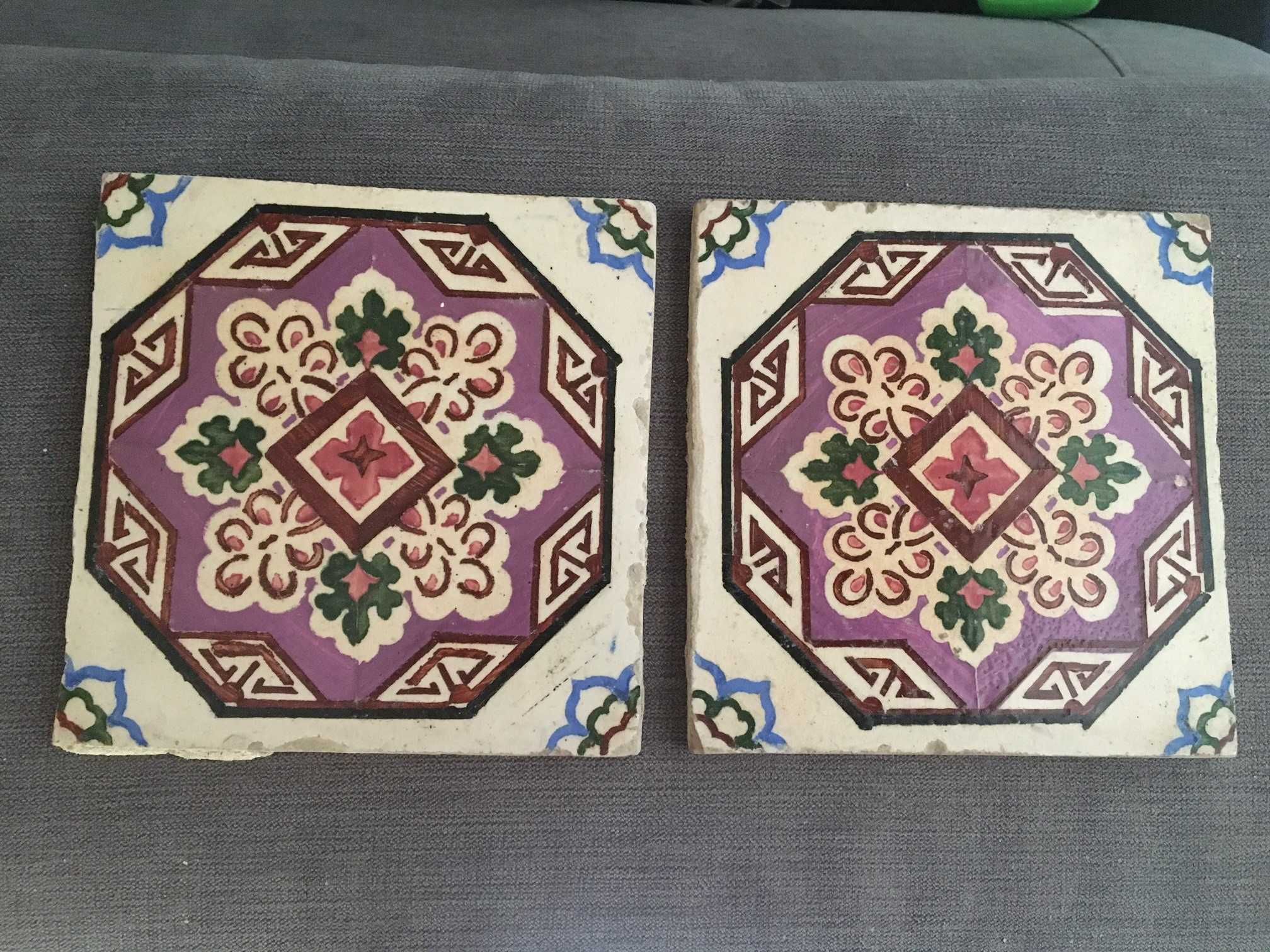 2 bonitos  azulejos muito antigos AA Costa das devezas