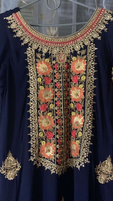 Сукня шовкова з вишивкою і камінчиками