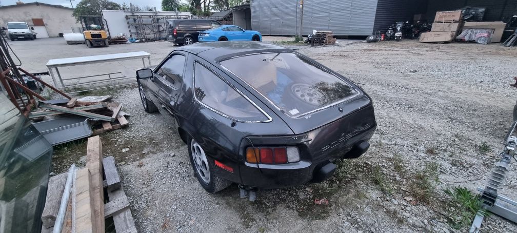 Porsche 928 4.5 V8 nieco gorsze, ale porsche:) 944 924