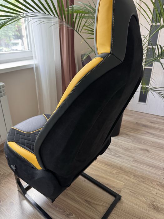 Офісне крісло зроблене з сидіння Tesla model S офисное кресло