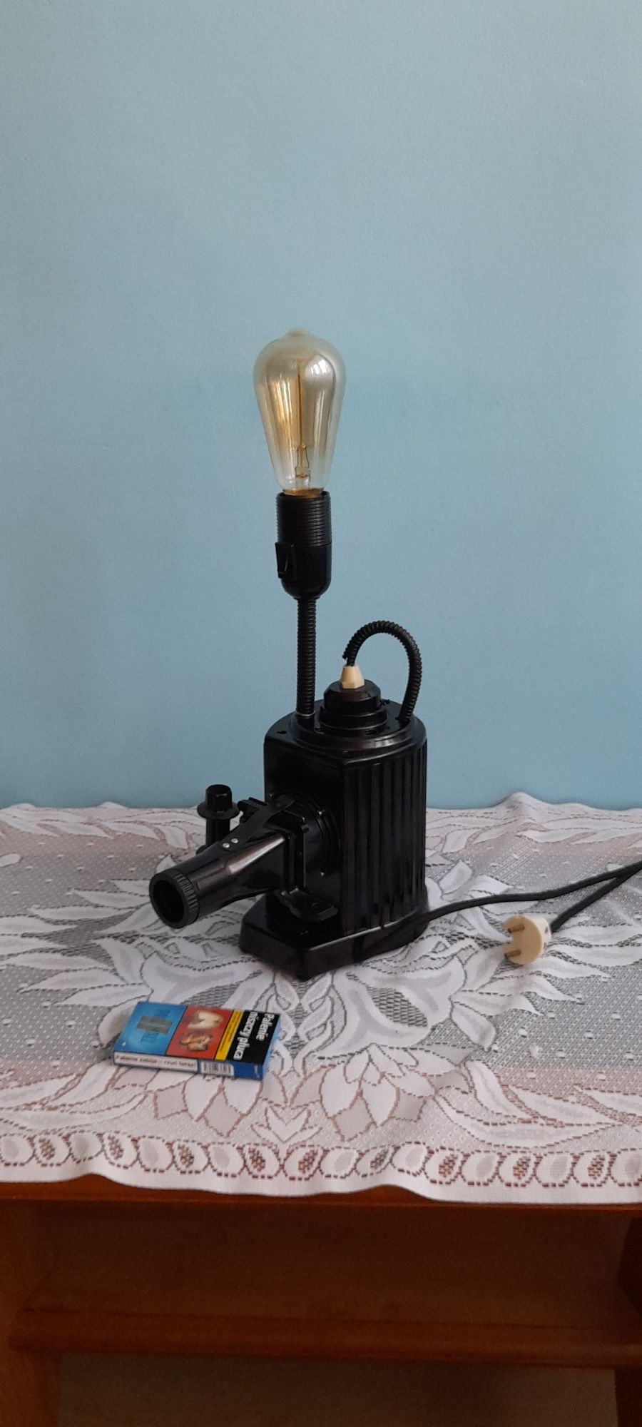 Przepiękna lampa retro z rzutnika Magica  bakielit  Edison