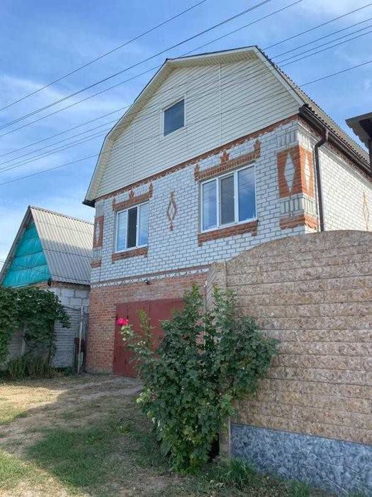 Не упустите шанс купить добротный 2-х этажный кирпичный дом
