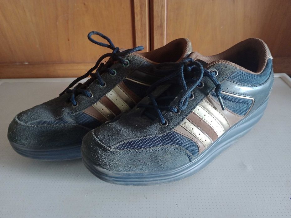 Фирменные кросовочки на специальной подошве р.39 (25.5) отл.сост.