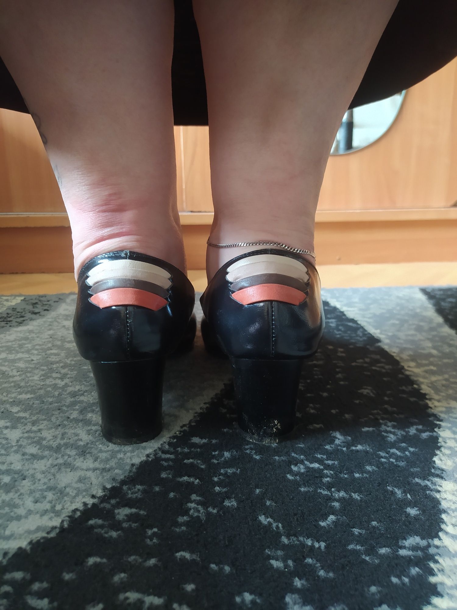 Eleganckie czarne lakierki Ols-Pol roz 40/41+gratis.
